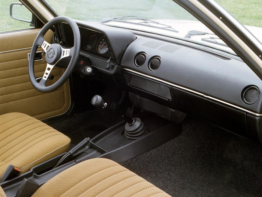 Интерьер Opel Ascona J (B) 1980 года  (фото 4 из 13)